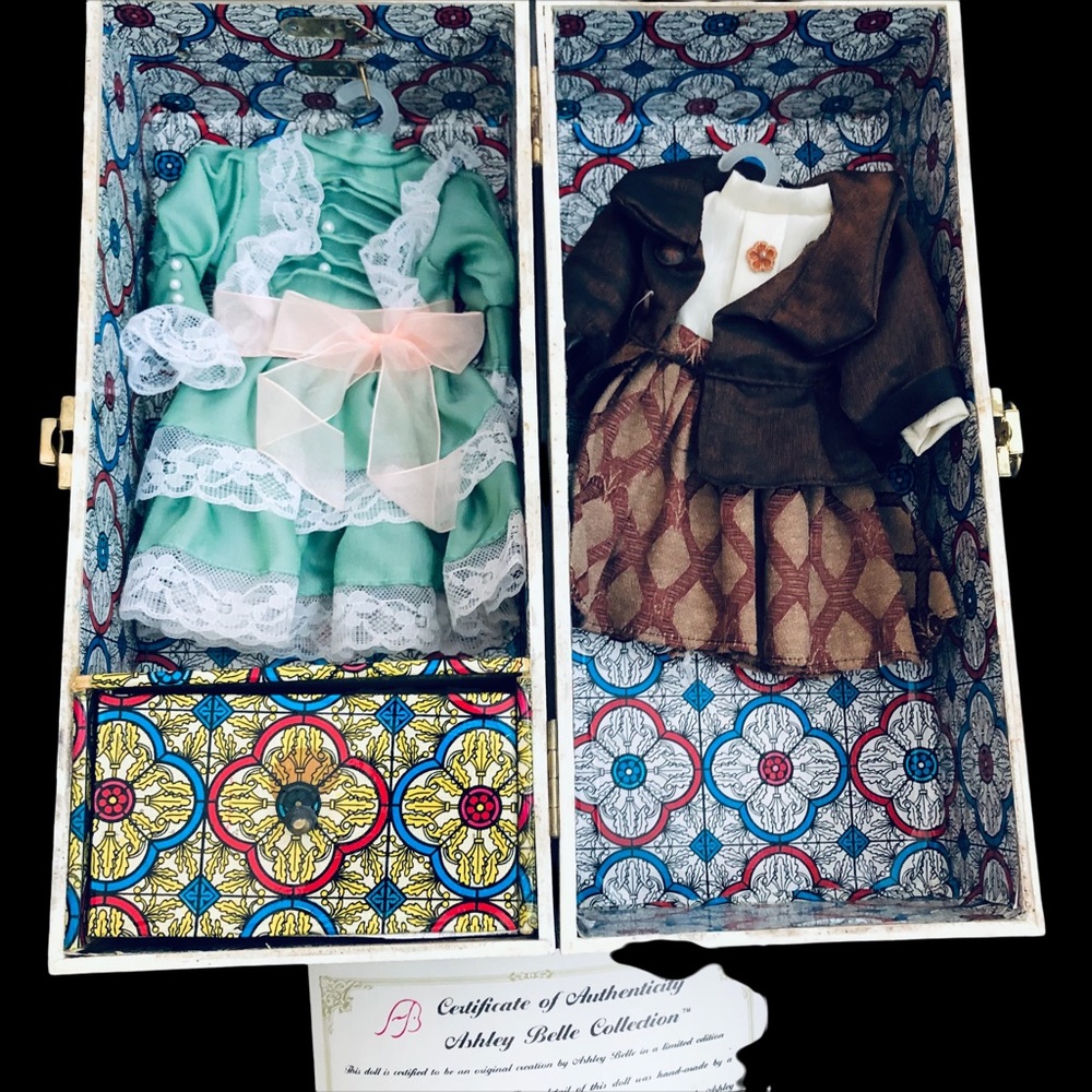 Vintage Authentic ASHLEY BELLE COLLECTION Wooden Case, Doll 2 Outfits